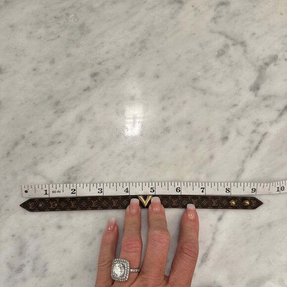 Authentic Louis Vuitton Essential V Bracelet - Picture 12 of 12